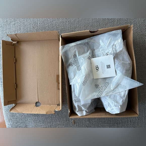 UGG Ashton Black Platform Slide Sandals Size 9 Women’s Chunky Criss Cross Strap - Picture 15 of 16